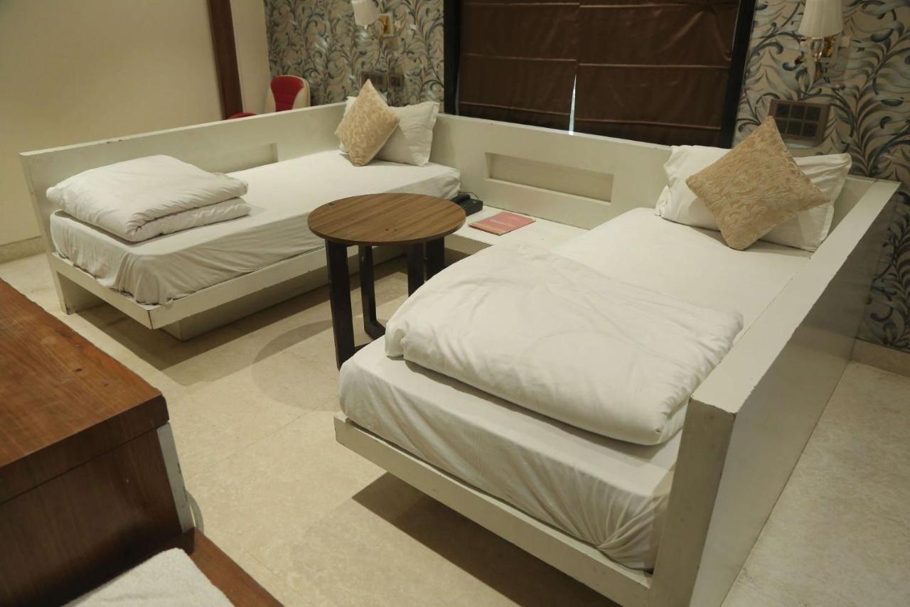 Leeway Hotel New Delhi Exterior foto